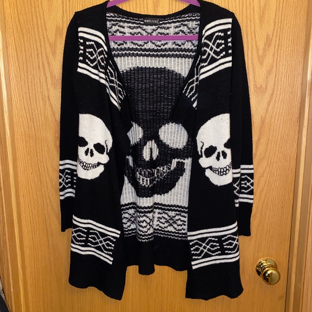 Super cute skull sweater